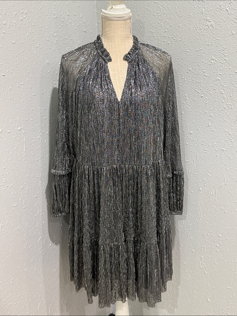 CeCe‎ Metallic Silver Tiered Long Sleeve Dress Size Medium